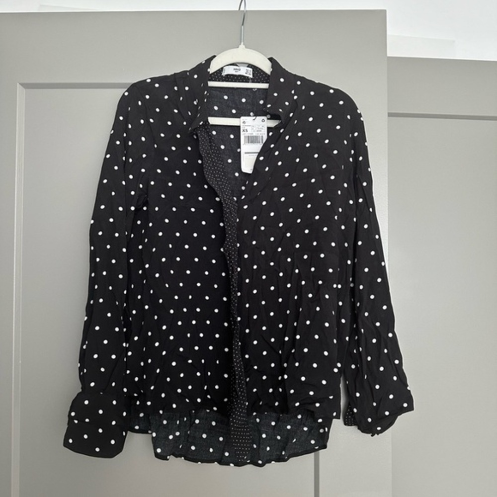 NWT Mango Polka Dot Flowy black blouse women XS - uniquely patterned dots